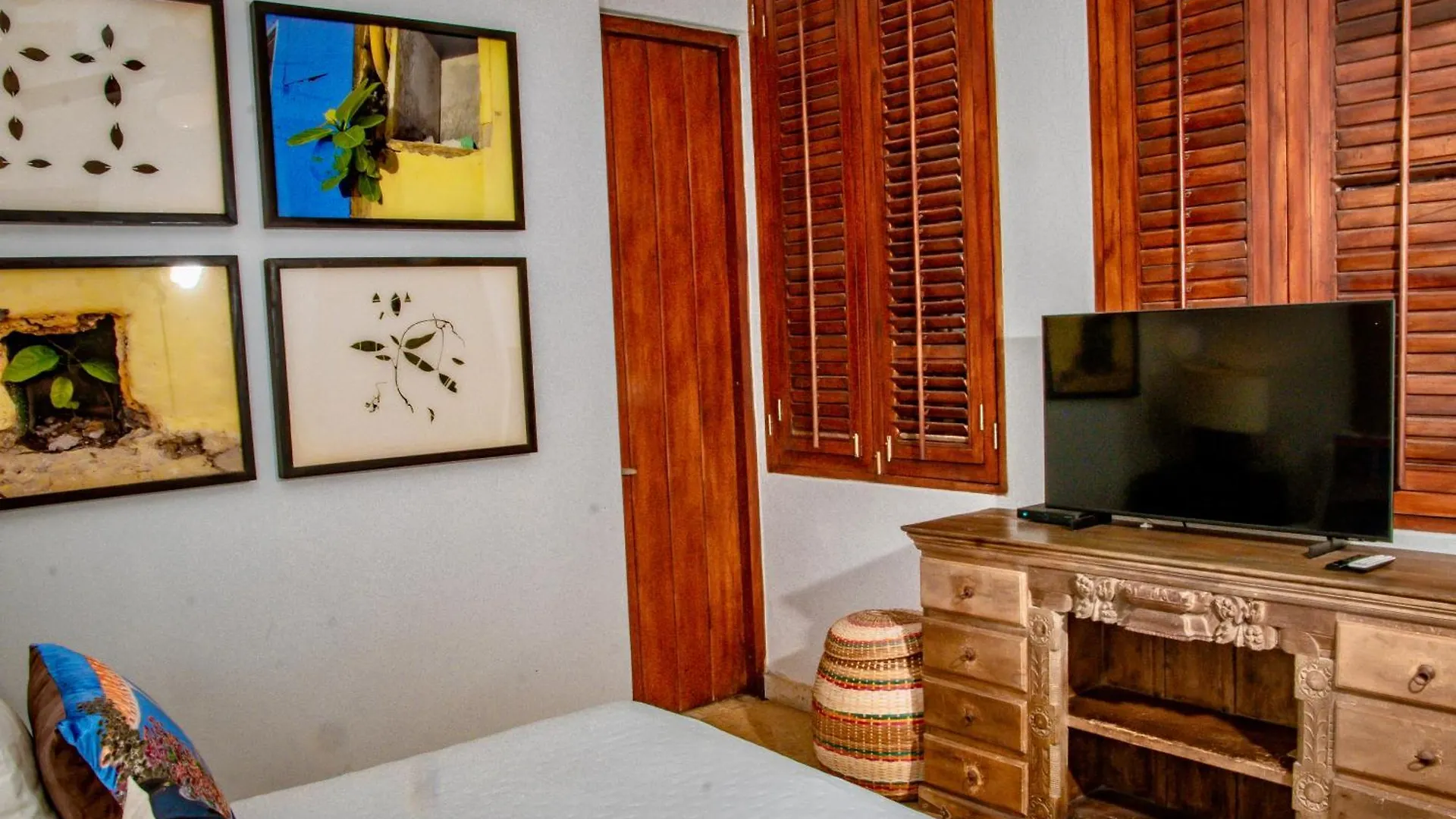 5 Bedroom Villa Inside Of The Walled City Cartagena
